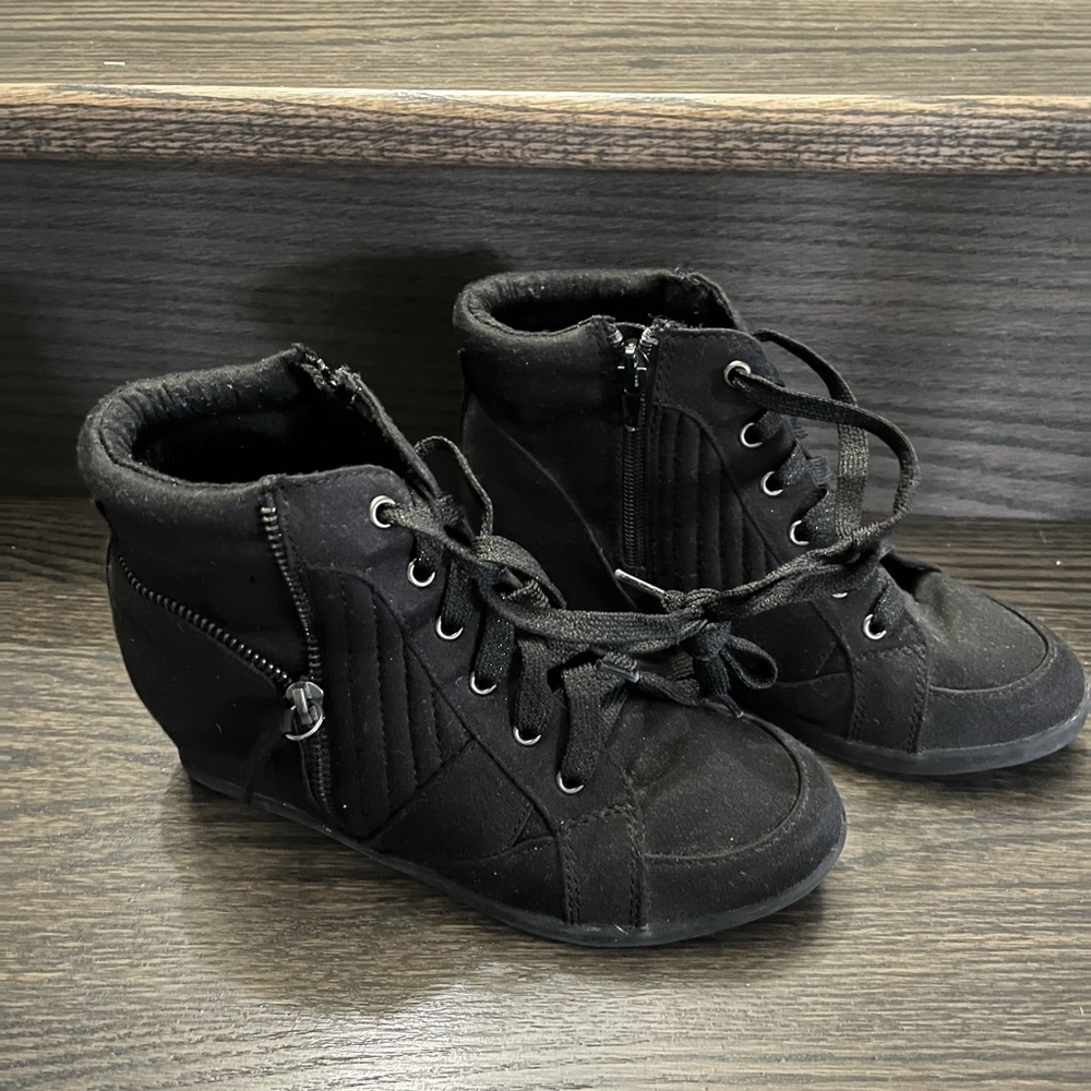 Justice black girls shoes sz 4 kids EUC